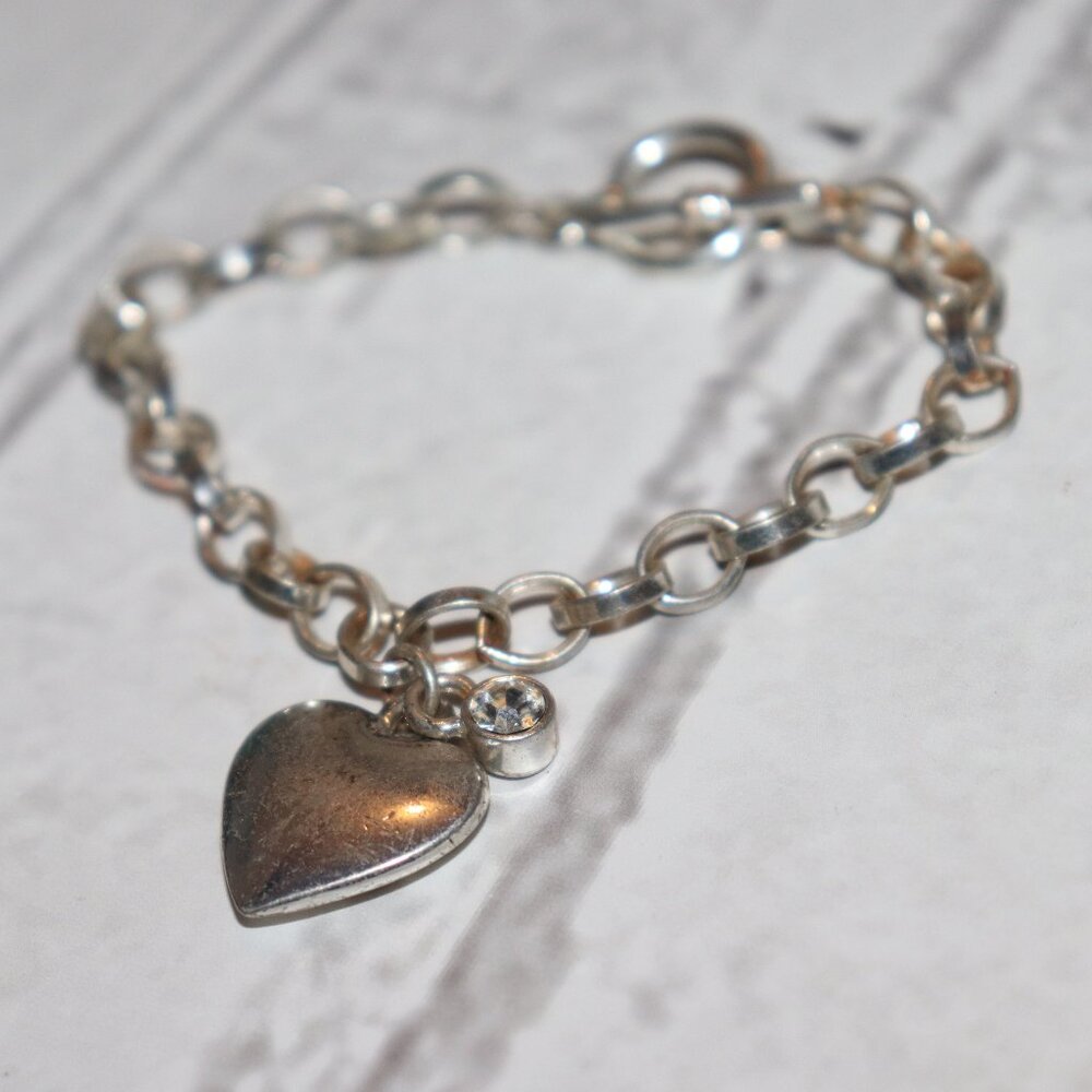 Pretty silver heart charm bracelet with rhinestone toggle clasp 7.5"